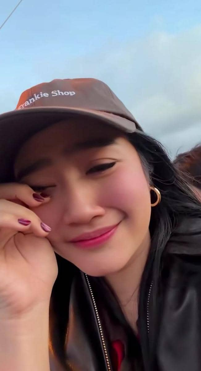 Febby Rastanty naik balon udara di Melbourne.