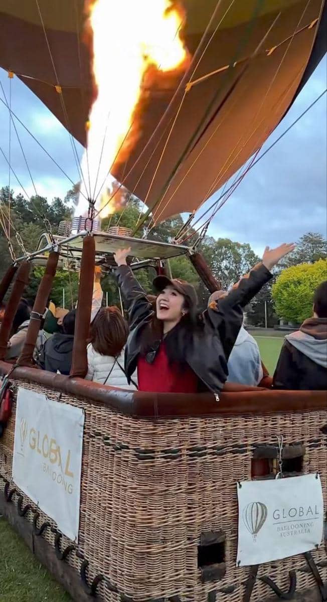 Febby Rastanty naik balon udara di Melbourne.