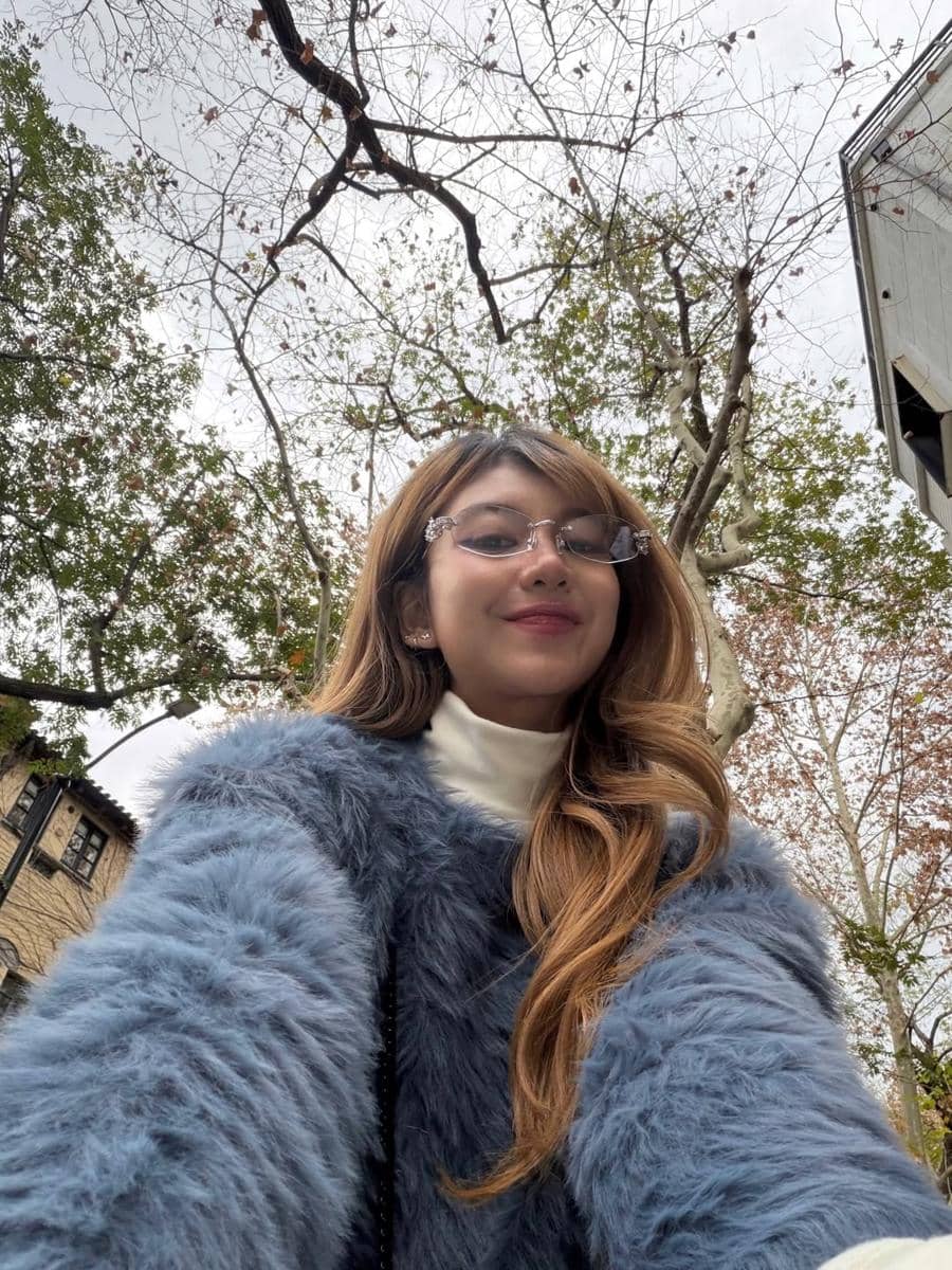 Ghea Indrawari saat jalan-jalan di Shanghai, China.