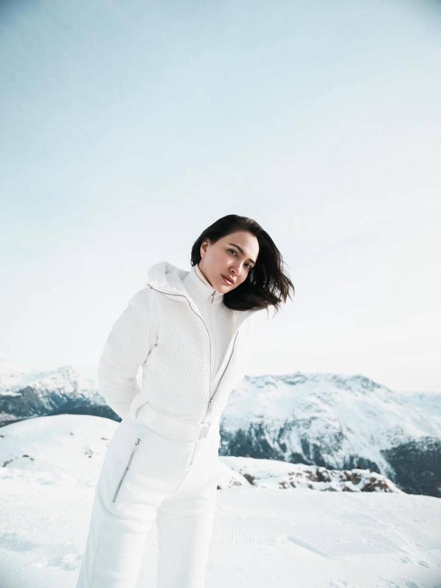 Shandy Aulia main ski di Swiss.