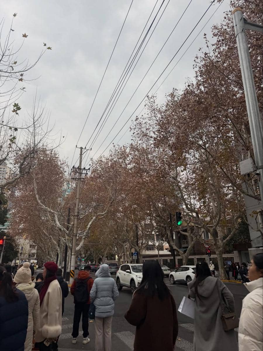 Ghea Indrawari saat jalan-jalan di Shanghai, China.