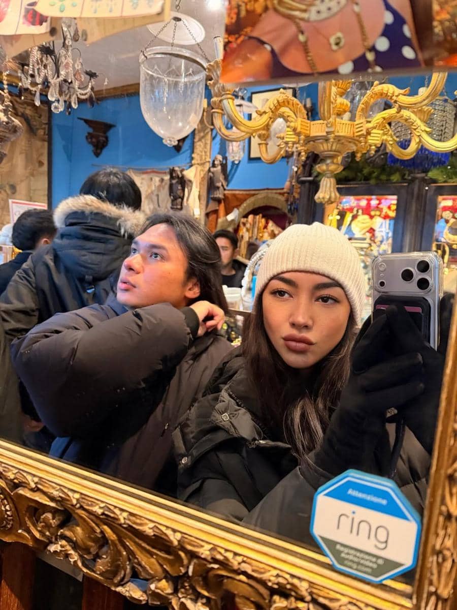 Shania Salsabila jalan-jalan di London bareng sahabat.