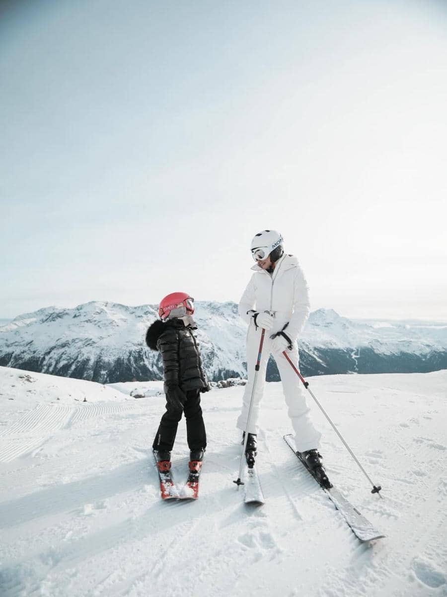 Shandy Aulia main ski di Swiss.