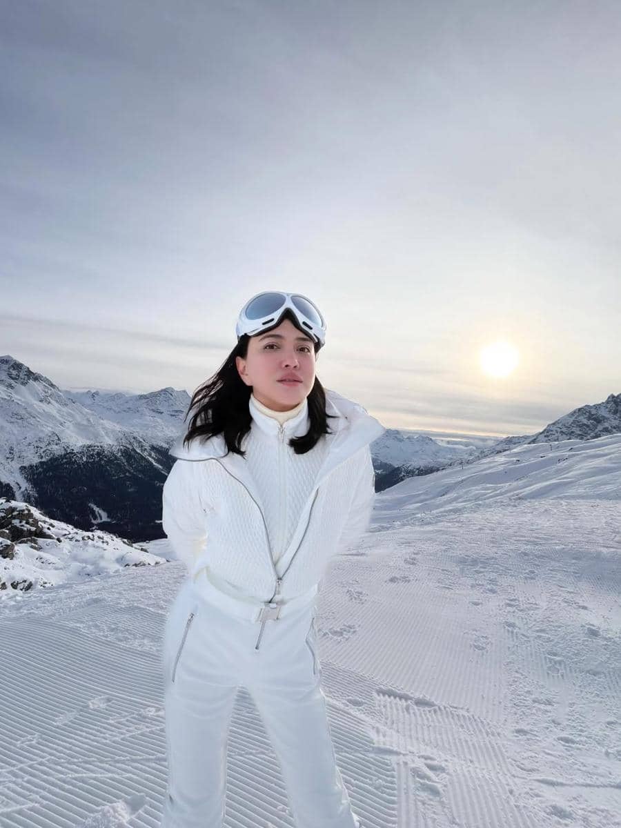 Shandy Aulia main ski di Swiss.