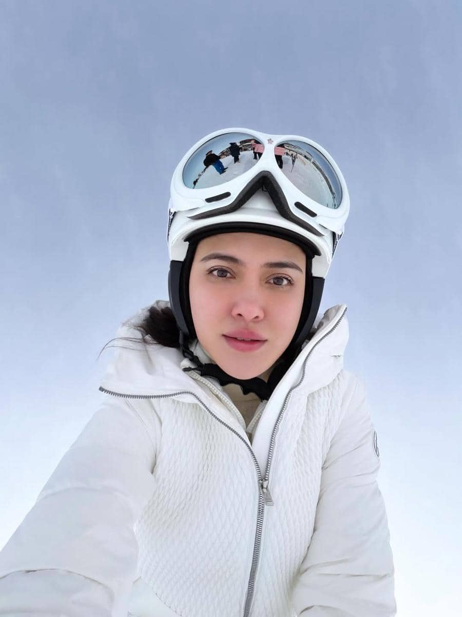 Shandy Aulia main ski di Swiss.