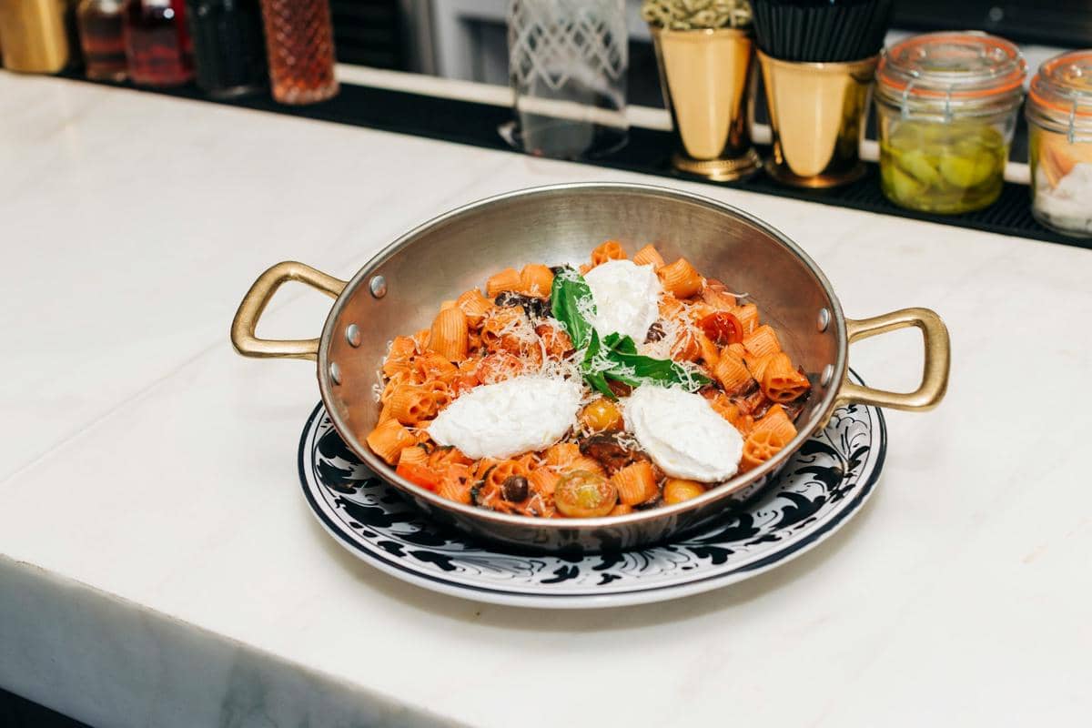 ilustrasi pasta sosis