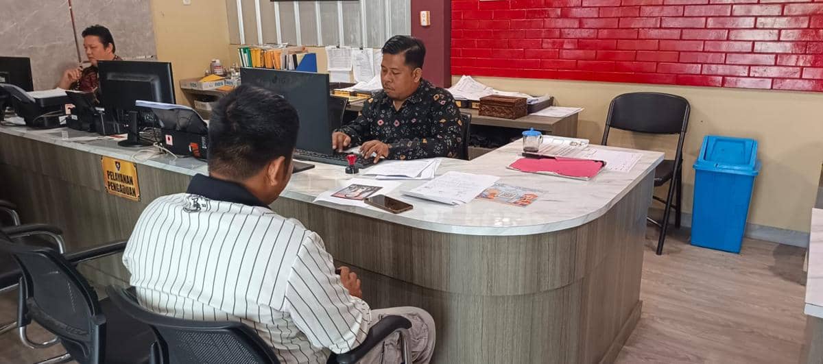 Seorang pemuda bernama M Yudi Saputra (29) melapor ke SPKT Polrestabes Palembang usai jadi korban penipuan dan penggelapan