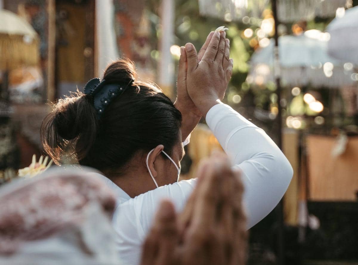 Ilustrasi masyarakat Bali (unsplash.com/Photo by Polina Kuzovkova)