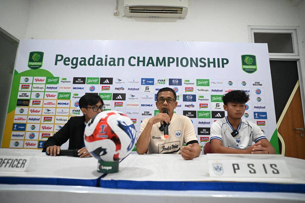 jafri sastra, pelatih psis