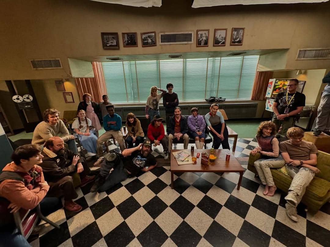 potret behind the scenes Stranger Things (instagram.com/slevydirect)