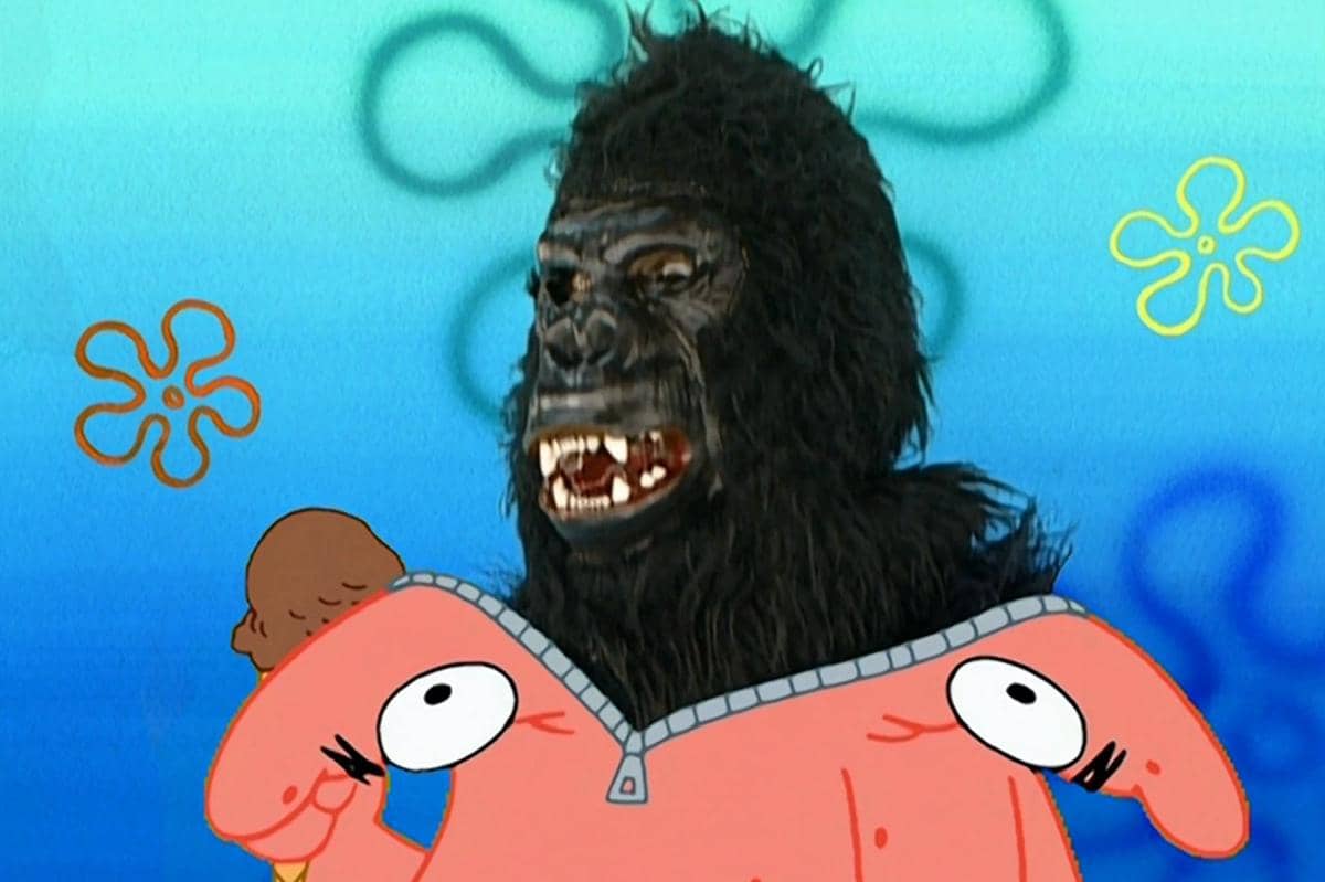 sosok gorila hitam menyeramkan di episode "I Had an Accident"