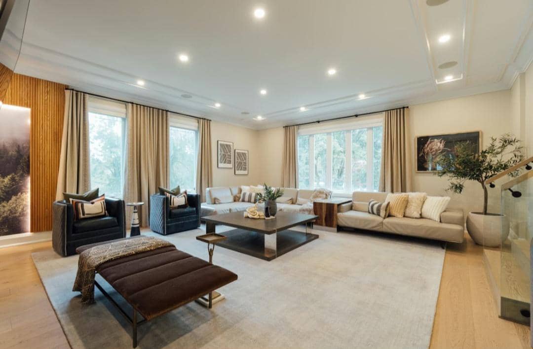 5 Pilihan Karpet Bulu untuk Ruang Tamu yang Lembut saat Dipijak