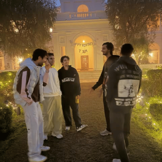 Ibrahim Ali Khan dan sahabat