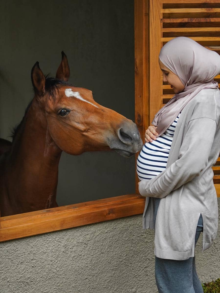 Pemotretan Maternity Zaskia Sungkar di Kandang Kuda (instagram.com/zaskiasungkar15)
