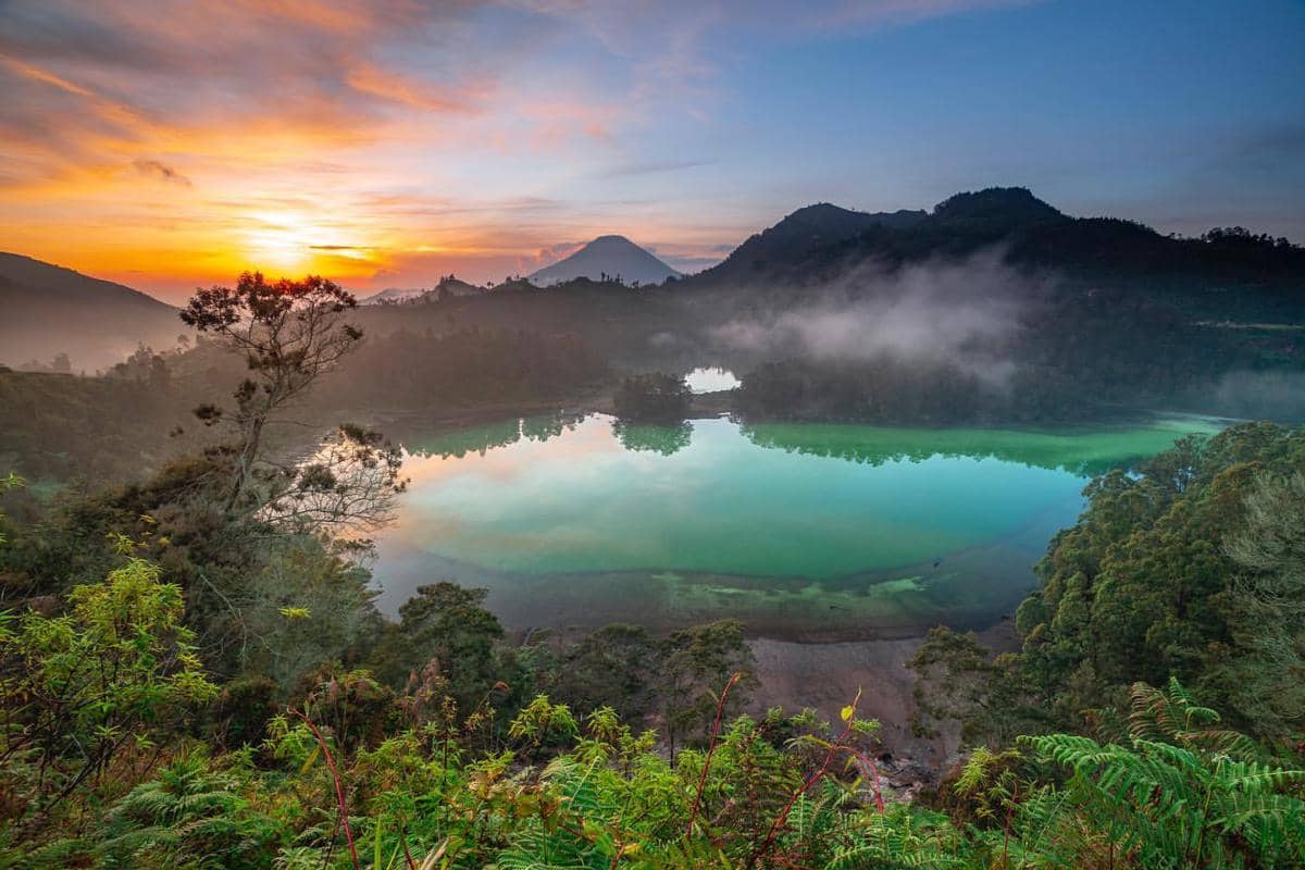 Telaga Warna yang ada Dieng