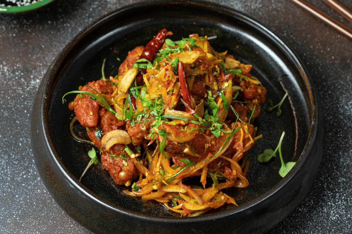 ilustrasi mi goreng bumbu garlic gochujang