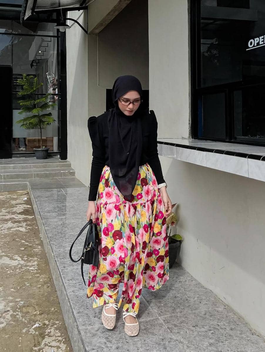 OOTD feminin nuansa hitam ala Lisna Feri