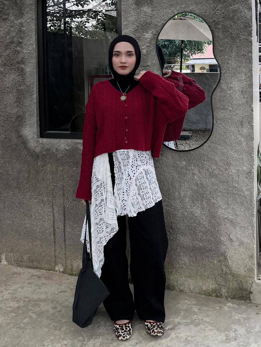 potret ide layering outfit nuansa hitam ala Lisna Feri