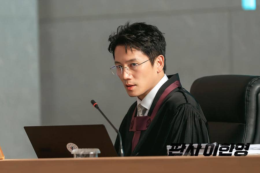 Ji Sung di drakor The Judge Returns 
