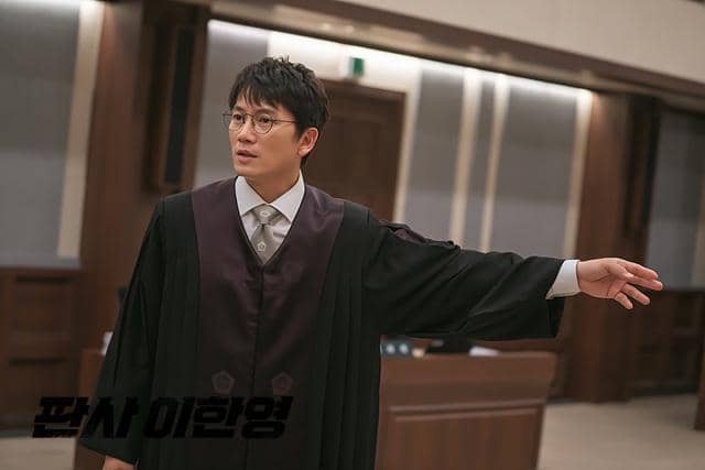 Ji Sung di drakor The Judge Returns 