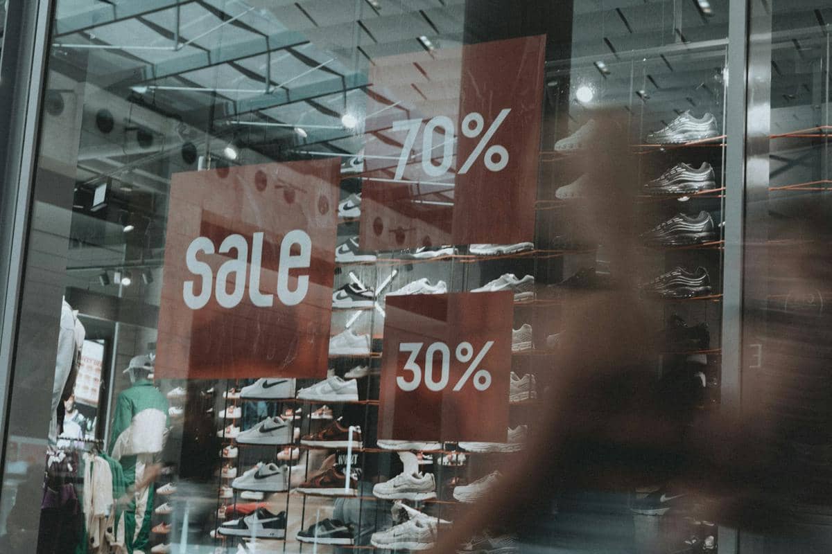 ilustrasi promo diskon sepatu pria (unsplash.com/Mustafa Turhan)