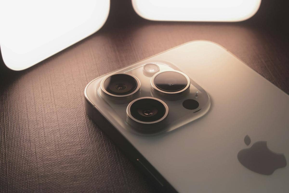 ilustrasi iPhone Pro