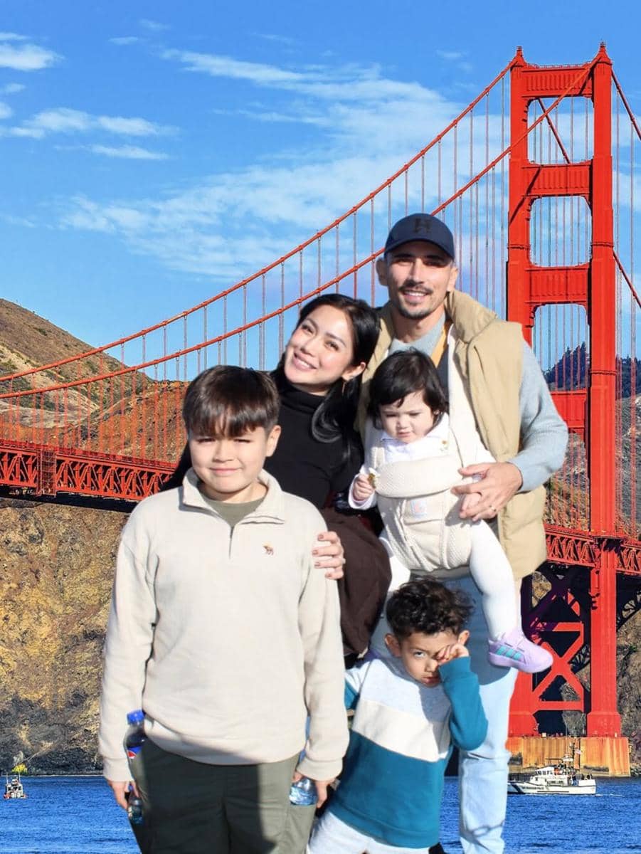 Keluarga Jessica Iskandar jalan-jalan di San Fransisco.