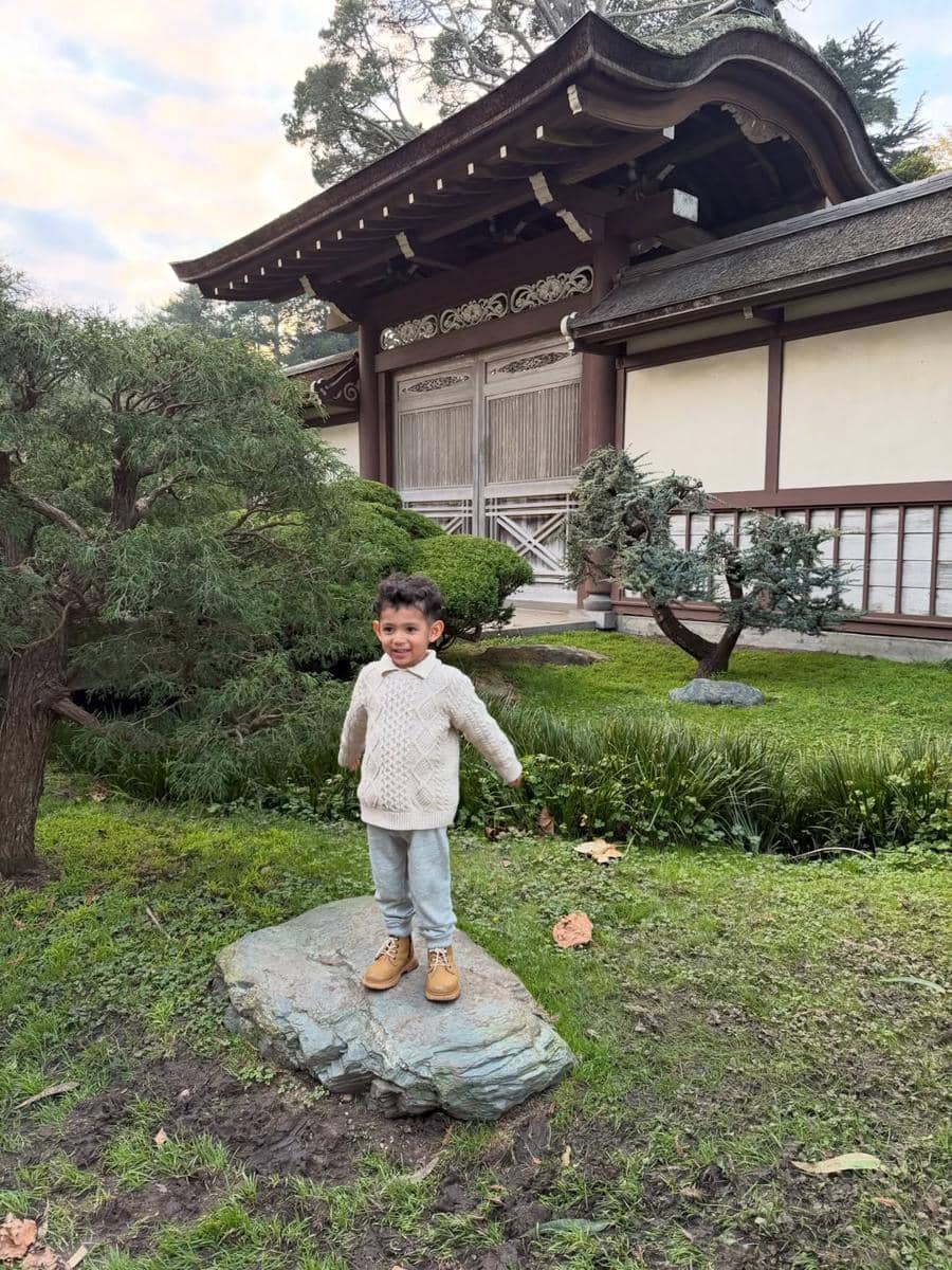 Keluarga Jessica Iskandar jalan-jalan di San Fransisco.