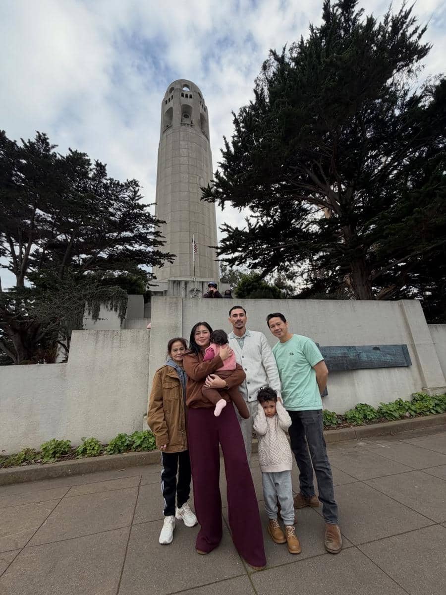 Keluarga Jessica Iskandar jalan-jalan di San Fransisco.