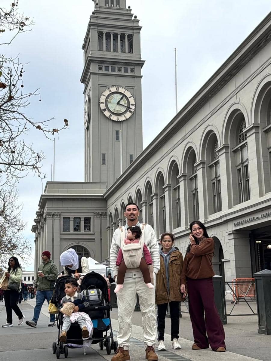 Keluarga Jessica Iskandar jalan-jalan di San Fransisco.