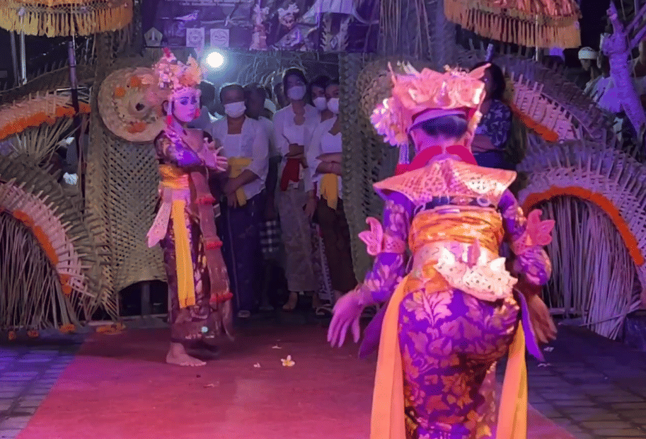 Pementasan Tari Legong Andir. 