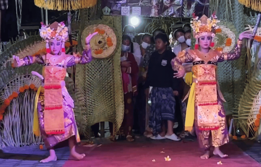 Pementasan Tari Legong Andir.