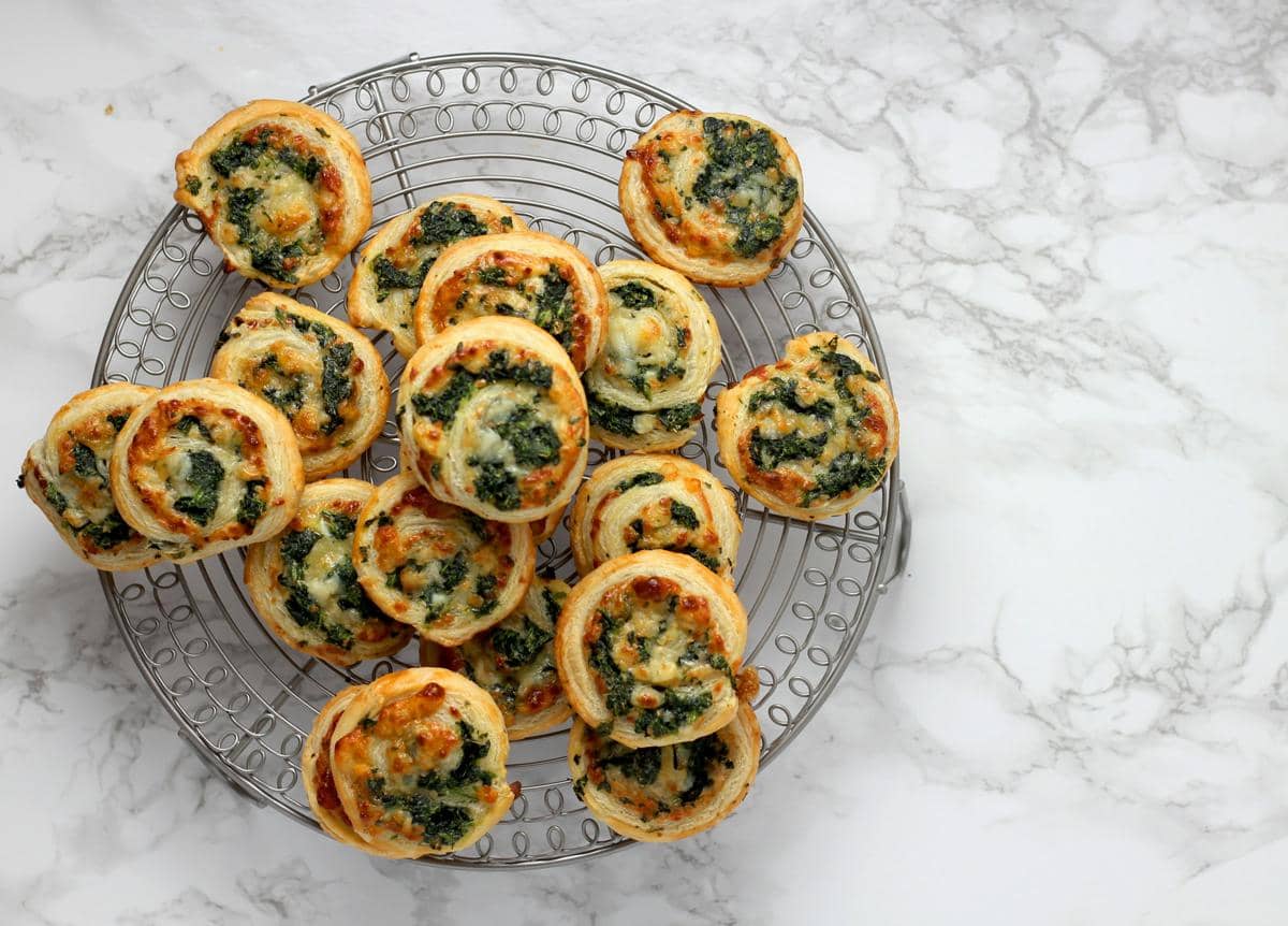 ilustrasi spinach pinwheels