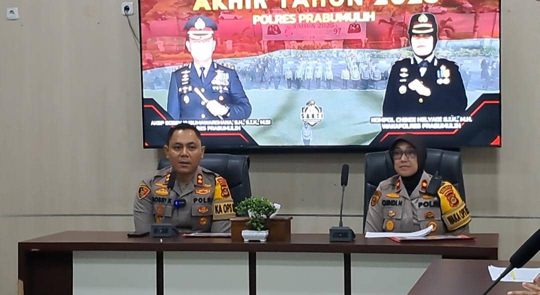Kapolres Prabumulih AKBP Bobby Kusuma Wardhana saat ungkap kasus video asusila. (Dok. Polres Prabumulih)