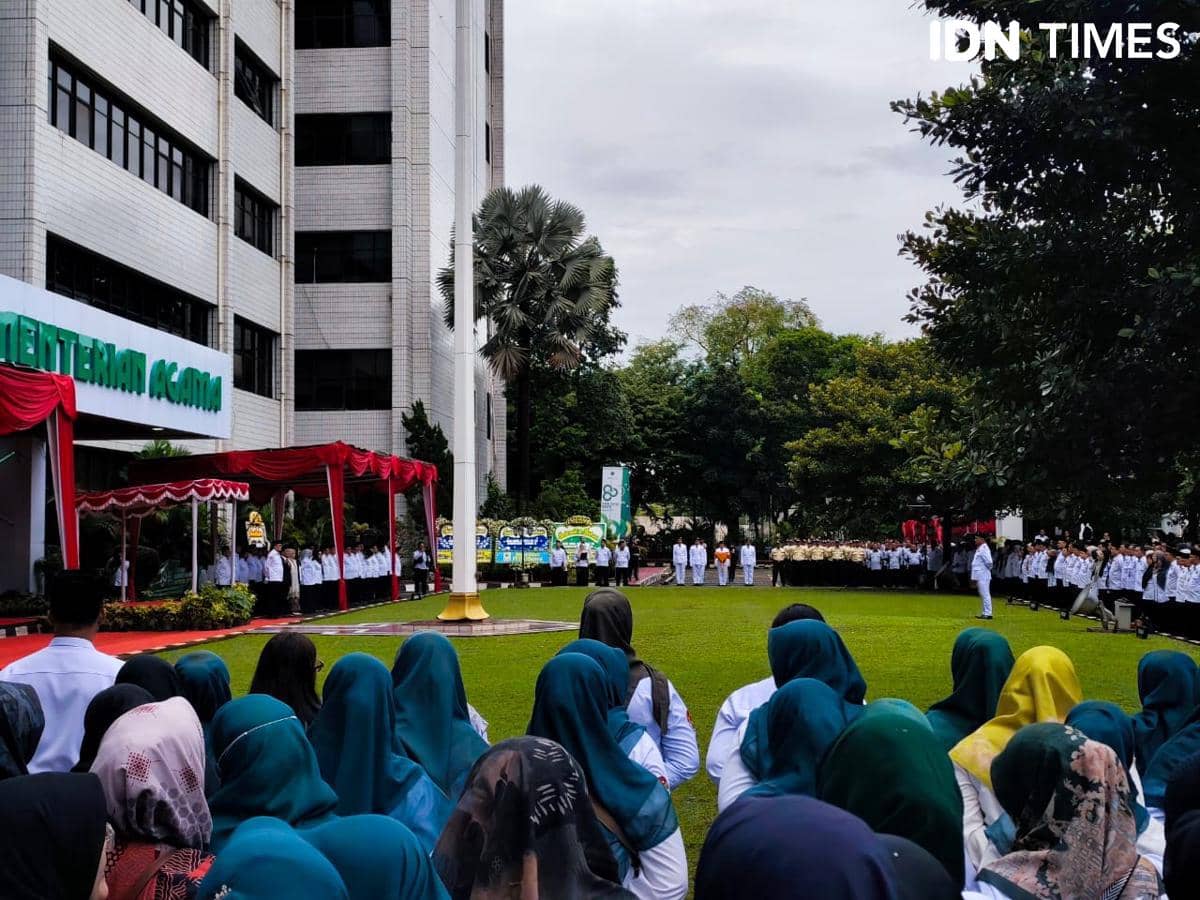 IMG-20260103-WMenteri Agama (Menag), Nasaruddin Umar saat menghadiri upacara peringatan Hari Amal Bakti (HAB) ke-80 di Kantor Kemenag, Jalan Lapangan Banteng Barat, Jakarta Pusat, Sabtu (3/1/2026) (IDN Times/Yosafat Diva Bayu Wisesa)A0004.jpg