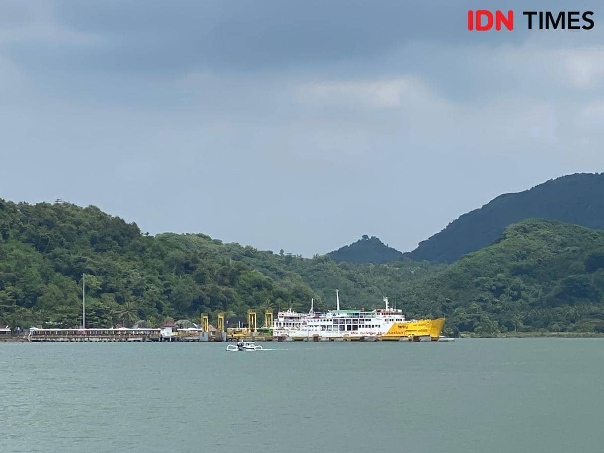 Kapal penyeberangan di Pelabuhan Lembar Lombok Barat.
