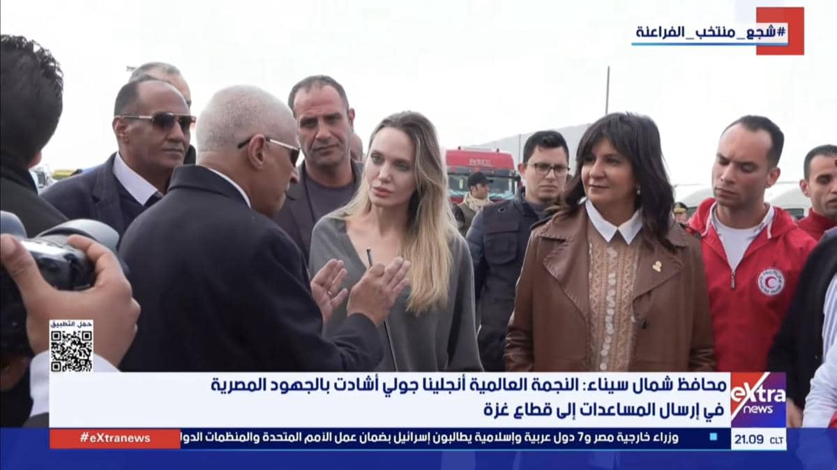 Angelina Jolie di perbatasan Rafah dalam perjalanan kemanusiaan ke Mesir