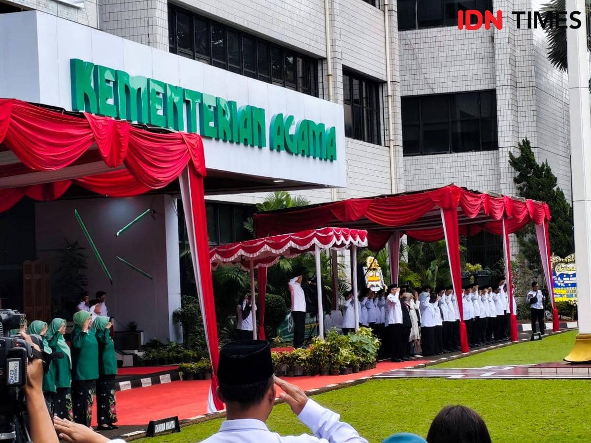 Menteri Agama (Menag), Nasaruddin Umar saat menghadiri upacara peringatan Hari Amal Bakti (HAB) ke-80 di Kantor Kemenag, Jalan Lapangan Banteng Barat, Jakarta Pusat, Sabtu (3/1/2026) (IDN Times/Yosafat Diva Bayu Wisesa)