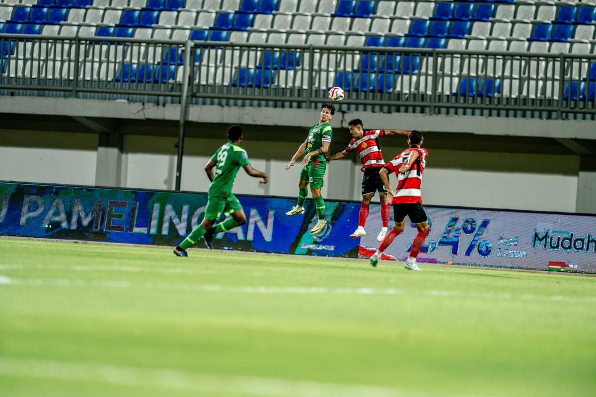 Madura United lawan Persebaya di Super League