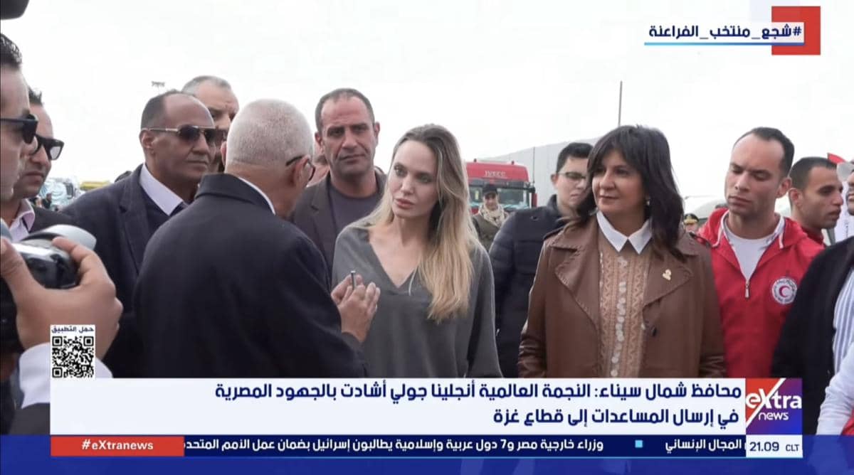 Angelina Jolie di perbatasan Rafah dalam perjalanan kemanusiaan ke Mesir