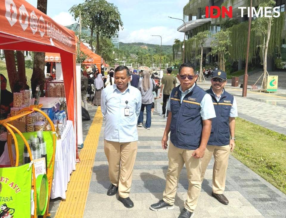 Deputi Alimuddin bersama Direktur Conrita Ermanto dan Direktur Muhsin Palinrungi cek tenant UMKM di KIPP IKN