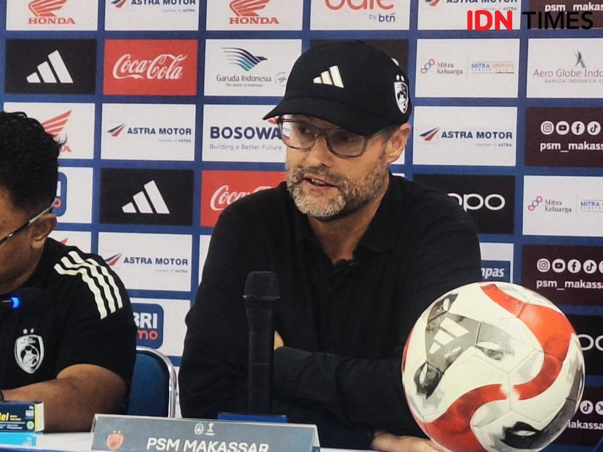 Pelatih kepala PSM Makassar, Tomas Trucha, usai laga melawan Persebaya Surabaya di Stadion BJ Habibie, Parepare, 6 Desember 2025. IDN Times/Irwan Idris