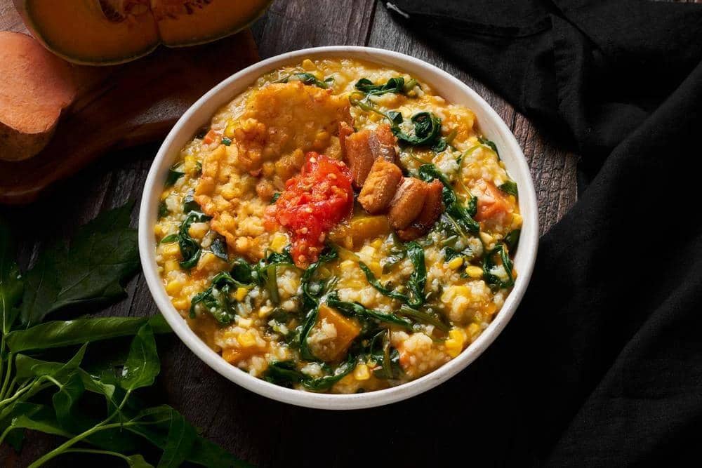 Bubur Manado. (indonesia.travel)