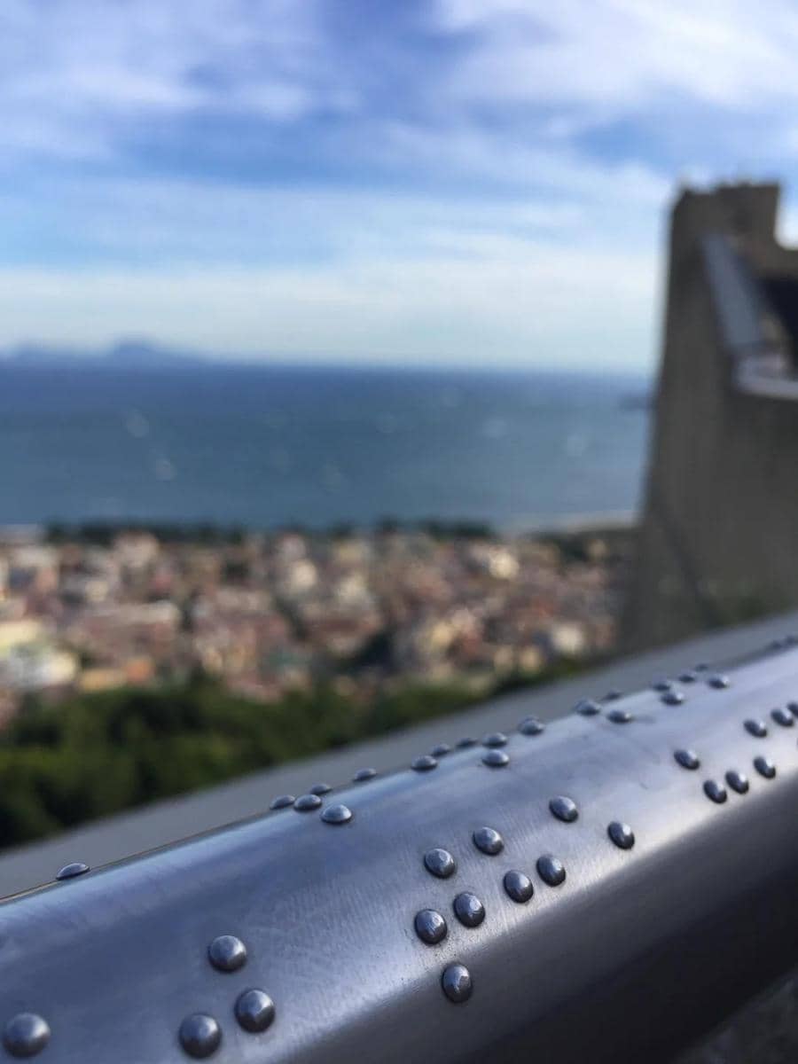 Braille di pagar Naples, Italia