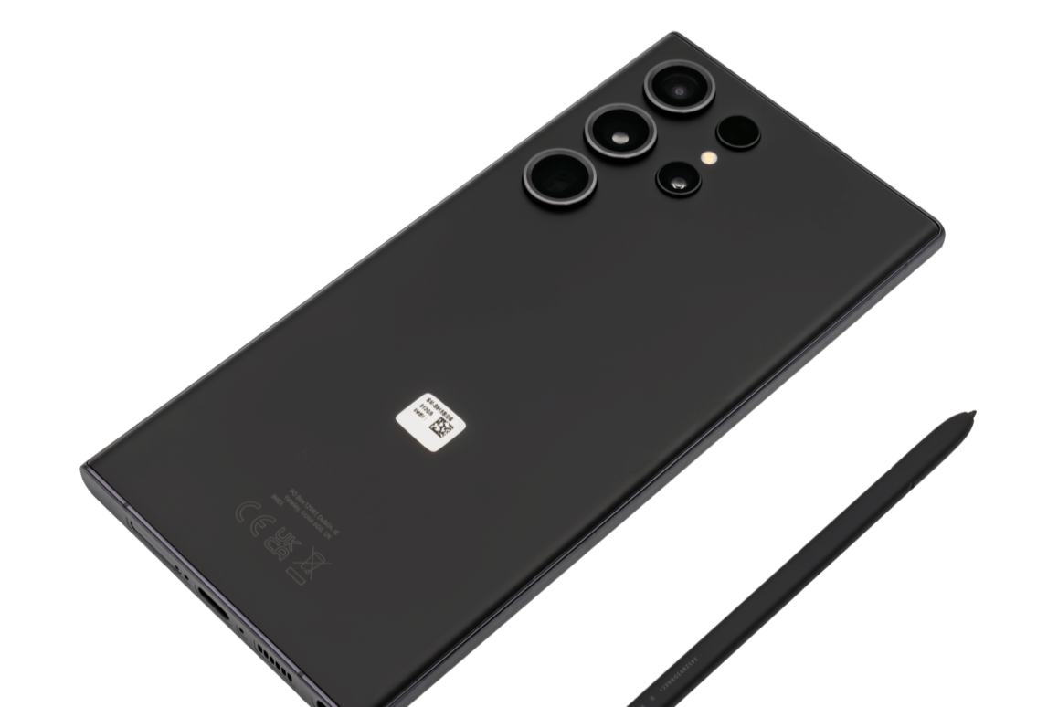 ilustrasi HP dan stylus