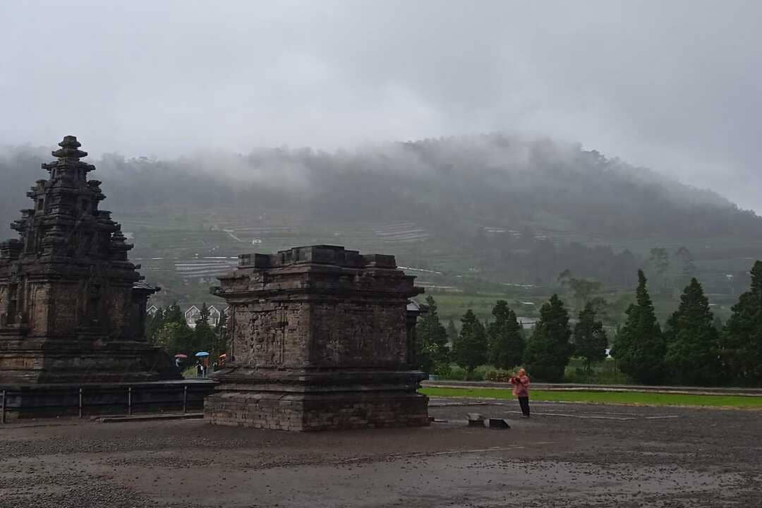 Candi Arjuna yang ada di Dieng