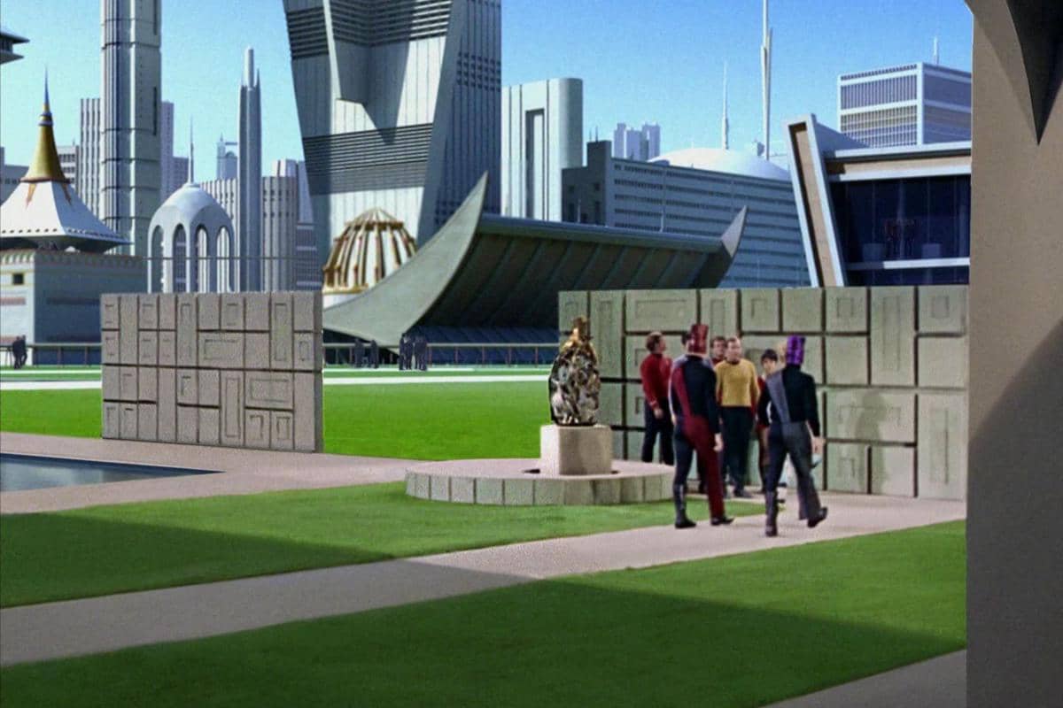 cuplikan adegan dalam serial Star Trek: The Original Series—A Taste of Armageddon