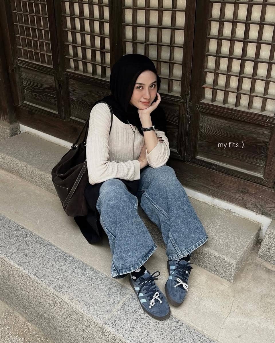 padu padan sweater rajut ala selebgram Helmi Nursifah 