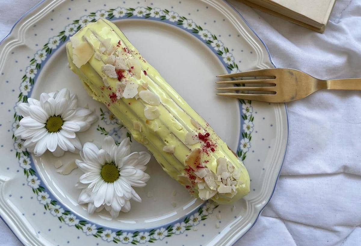 ilustrasi eclair durian