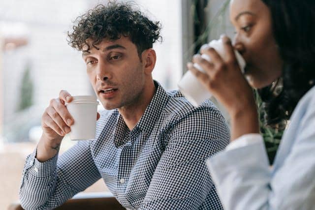 ilustrasi zodiak pria pandai menyimpan rahasia curhat